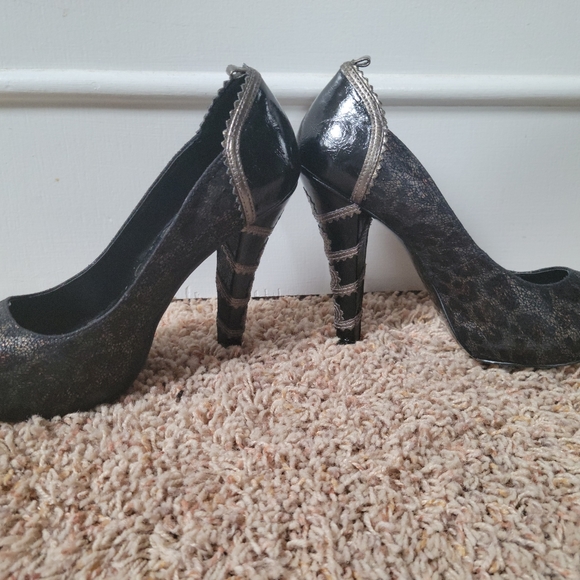 Women's Heals - Picture 2 of 4